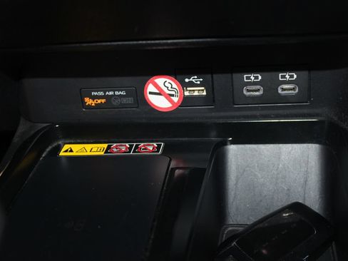 Used 2025 Toyota Camry SE FWD image 48