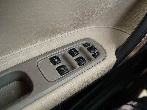 Used 2013 Volvo C70 T5 FWD image 26
