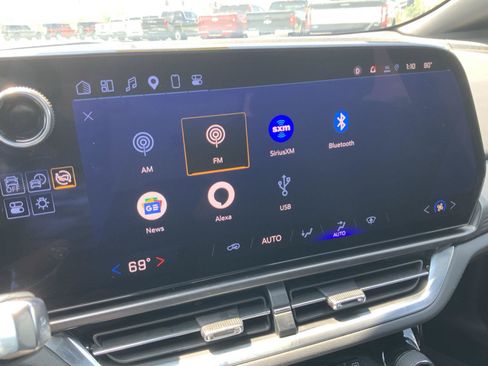 Used 2025 Chevrolet Equinox EV LT w/ LPO, All-Weather Mat Package FWD image 33
