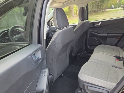 Used 2021 Ford Escape SE w/ SE Sport Appearance Package image 8