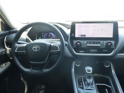 Used 2025 Toyota Grand Highlander AWD Hybrid image 25