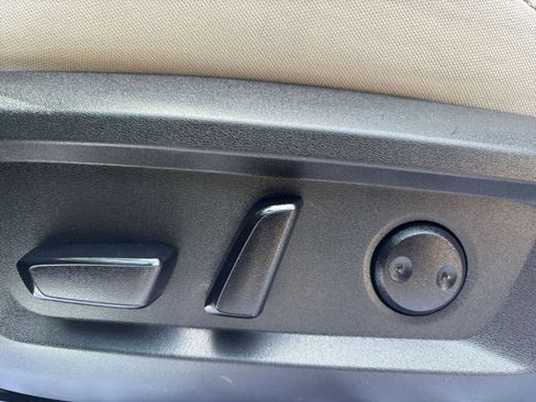 Used 2025 Nissan Rogue SV FWD image 22