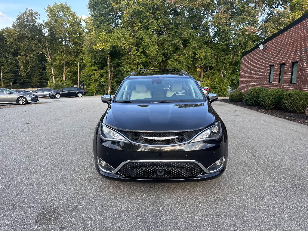 Used 2017 Chrysler Pacifica Limited w/ UConnect Theater Package FWD image 2