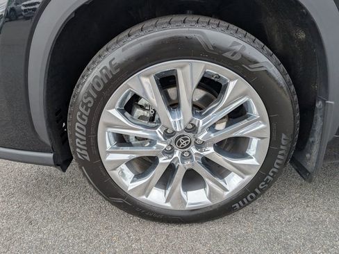 Used 2023 Toyota Highlander Limited AWD/4WD image 11