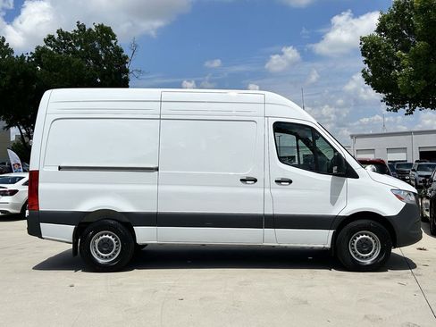 Used 2025 Mercedes-Benz Sprinter 2500 image 3