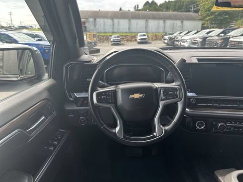 Used 2023 Chevrolet Silverado 1500 LT AWD/4WD image 13