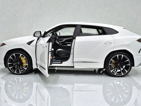 Used 2021 Lamborghini Urus image 12