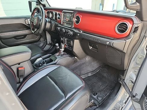 Used 2019 Jeep Wrangler Unlimited Rubicon w/ Dual Top Group AWD/4WD image 34