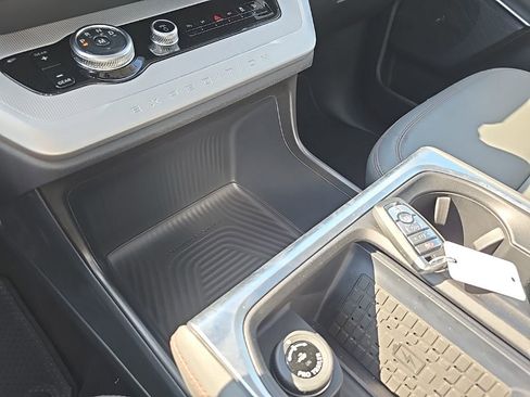 New 2025 Ford Expedition Active image 41