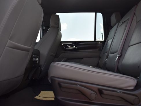Used 2024 GMC Yukon XL SLT RWD image 9