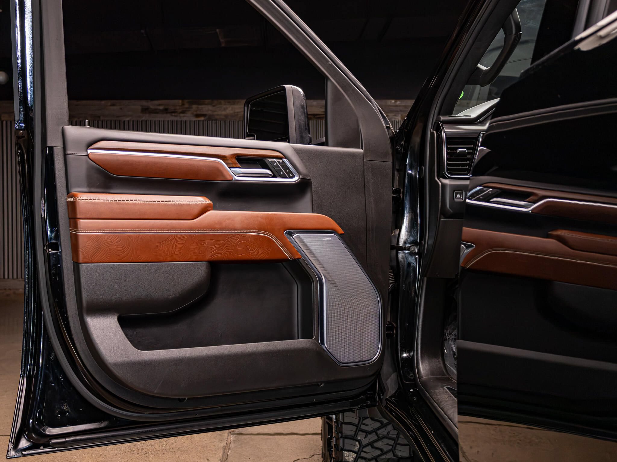 Used 2024 GMC Sierra 3500 Denali Ultimate AWD/4WD image 28