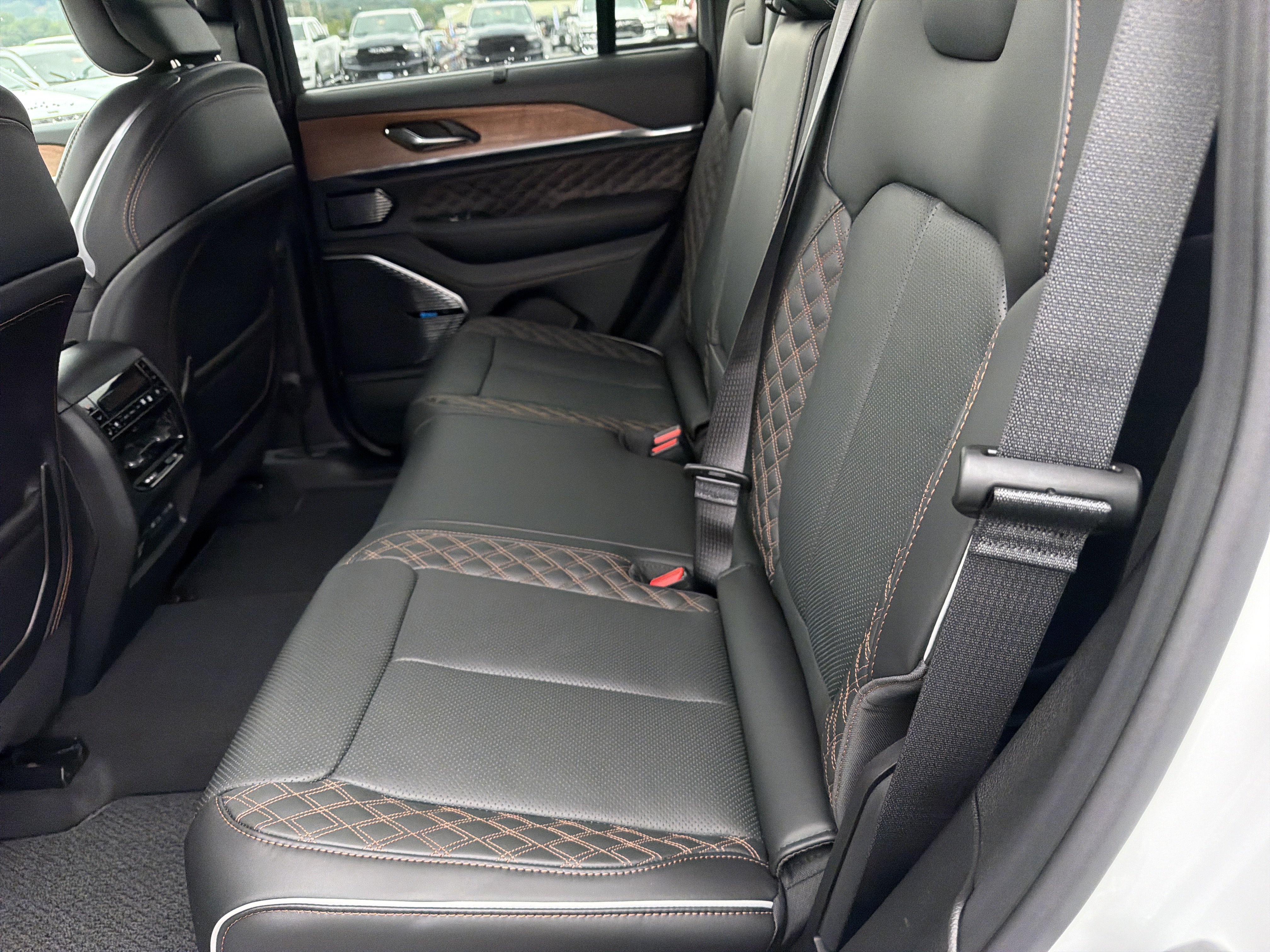 New 2027 Jeep Grand Cherokee Summit AWD/4WD image 14