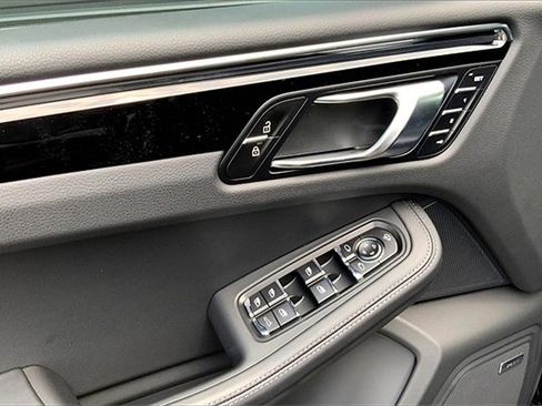 New 2025 Porsche Macan image 28
