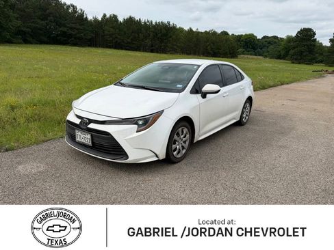 Used 2024 Toyota Corolla LE FWD image 1