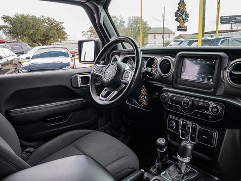 Used 2020 Jeep Wrangler Unlimited Sahara image 19