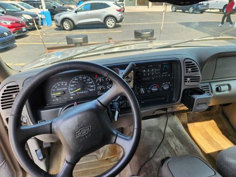 Used 1999 Chevrolet Suburban 4WD w/ Preferred Equipment Group 2 image 17