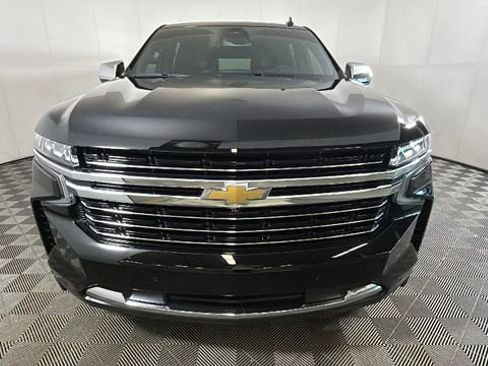 Used 2023 Chevrolet Suburban LT w/ LT Signature Plus Package AWD/4WD image 8