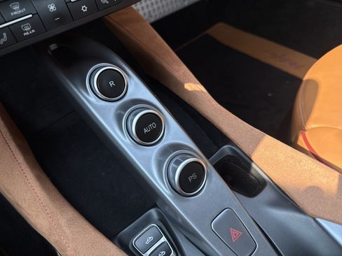 Used 2019 Ferrari Portofino RWD image 12
