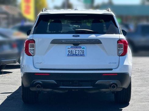 Certified 2022 Ford Explorer XLT w/ Equipment Group 202A AWD/4WD image 33