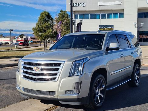 Used 2016 Cadillac Escalade Luxury image 9