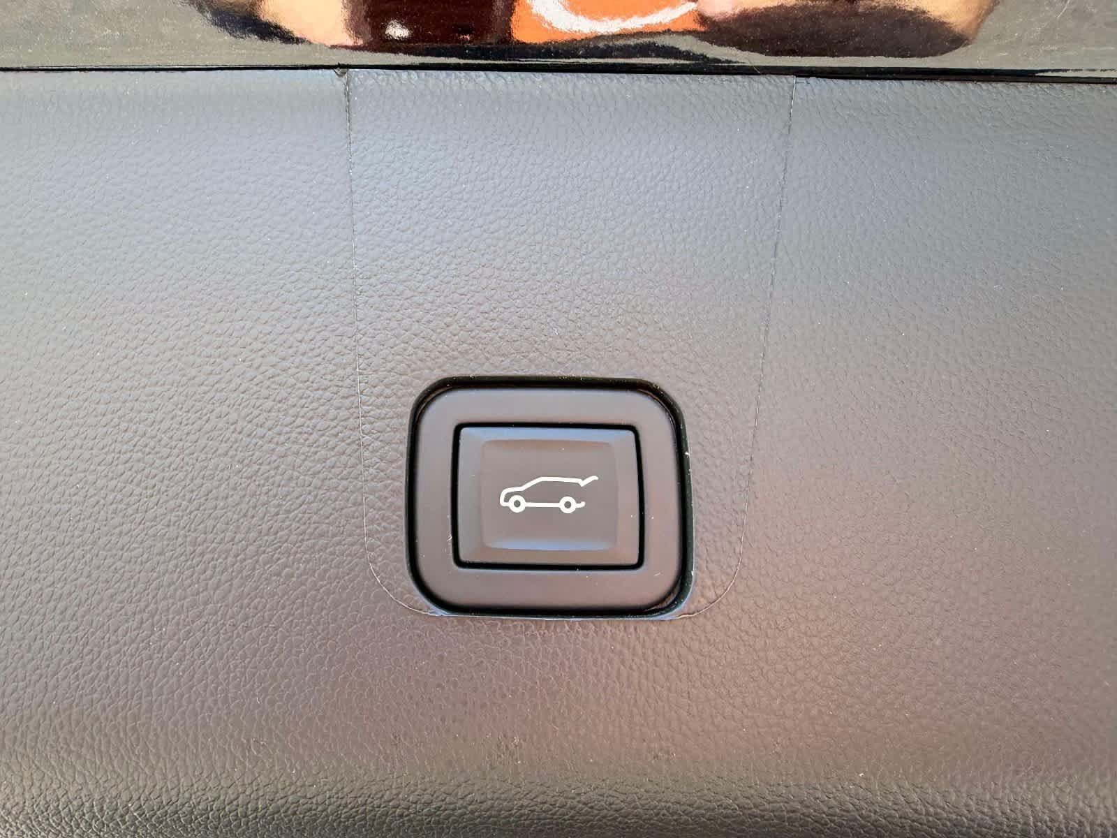 Used 2023 Chevrolet Traverse LT AWD/4WD image 9