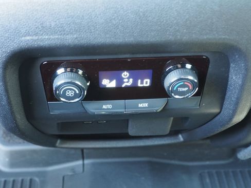 Used 2025 Chevrolet Traverse Z71 w/ Driver Confidence Package AWD/4WD image 17