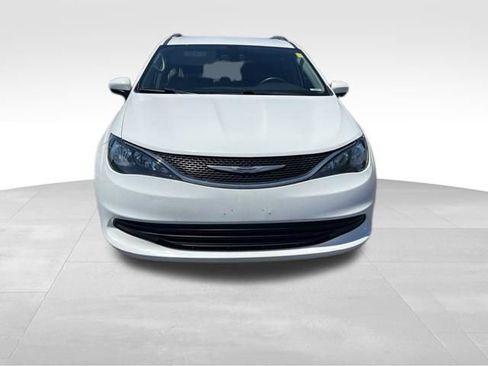 Used 2020 Chrysler Voyager Lxi FWD image 2