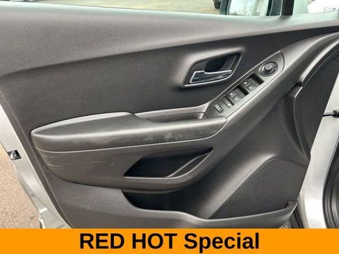 Used 2021 Chevrolet Trax LS w/ Tint and Cruise Package image 11