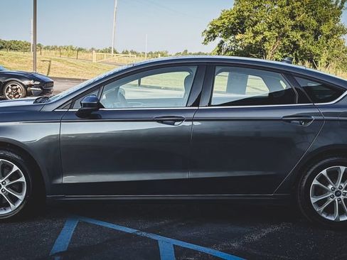 Used 2020 Ford Fusion SE FWD image 6