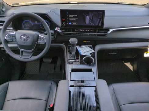 New 2026 Toyota Sienna XLE Woodland Edition AWD/4WD image 15