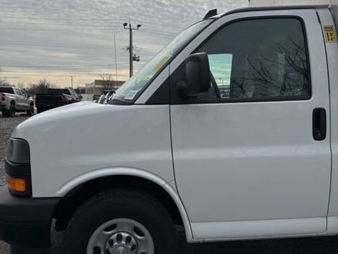 Used 2023 Chevrolet Express 3500 w/ Power Convenience Package image 3