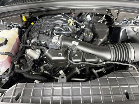 Used 2025 Jeep Grand Cherokee Laredo X AWD/4WD image 31