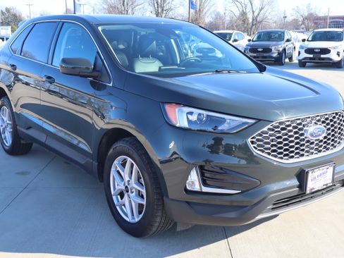 Used 2024 Ford Edge SEL w/ Convenience Package image 4