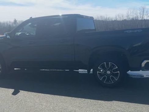 Used 2022 Chevrolet Silverado 1500 LT AWD/4WD image 6