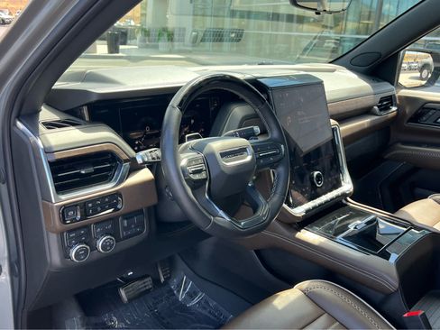 Used 2025 GMC Yukon Denali Ultimate AWD/4WD image 31