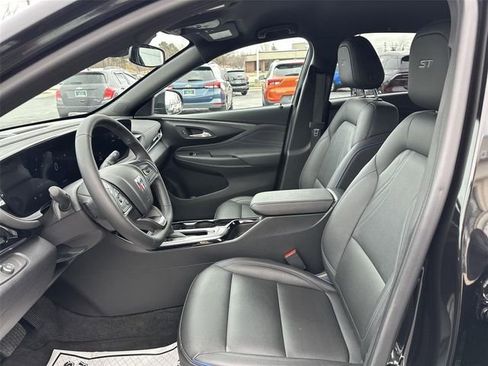 Certified 2025 Buick Envista Sport Touring FWD image 18