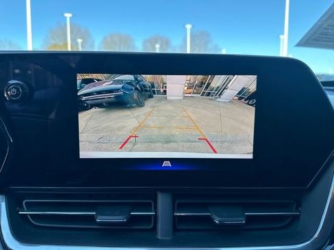 Used 2024 Chevrolet Trax RS w/ Sunroof Package image 15