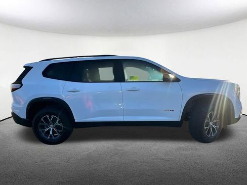 Used 2025 GMC Acadia AT4 w/ Luxury Package image 15