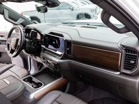 Used 2024 Chevrolet Silverado 3500 High Country w/ High Country Premium Package image 18