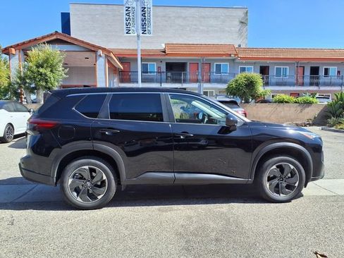 Used 2024 Nissan Rogue SV AWD/4WD image 22