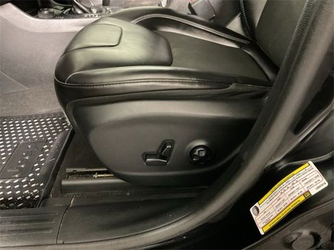 Used 2020 Jeep Cherokee Latitude Plus w/ Cold Weather Group image 19