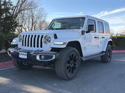 Used 2023 Jeep Wrangler Unlimited Sahara w/ Cold Weather Group image 9