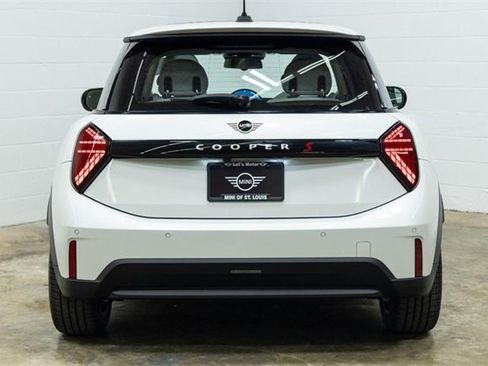 Certified 2025 MINI Cooper S image 10