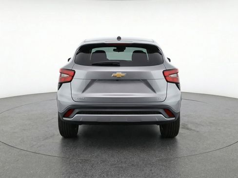 Used 2025 Chevrolet Trax LT w/ LT Convenience Package image 7