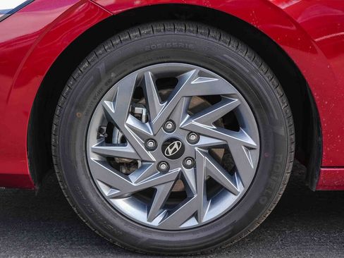 Used 2024 Hyundai Elantra SEL FWD image 11