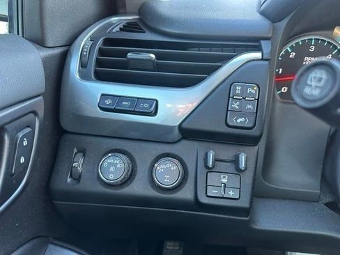 Used 2019 Chevrolet Suburban Premier image 28