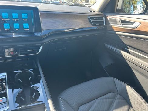 New 2026 Volkswagen Atlas SE image 11