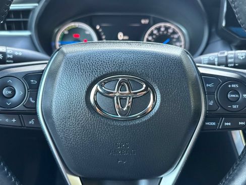 Certified 2021 Toyota Venza XLE w/ Softex Package AWD/4WD image 22
