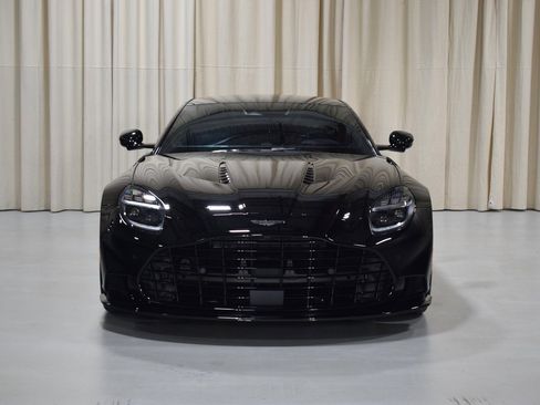 Used 2025 Aston Martin Vanquish image 8