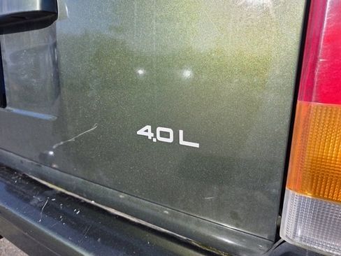 Used 1998 Jeep Cherokee Sport image 10